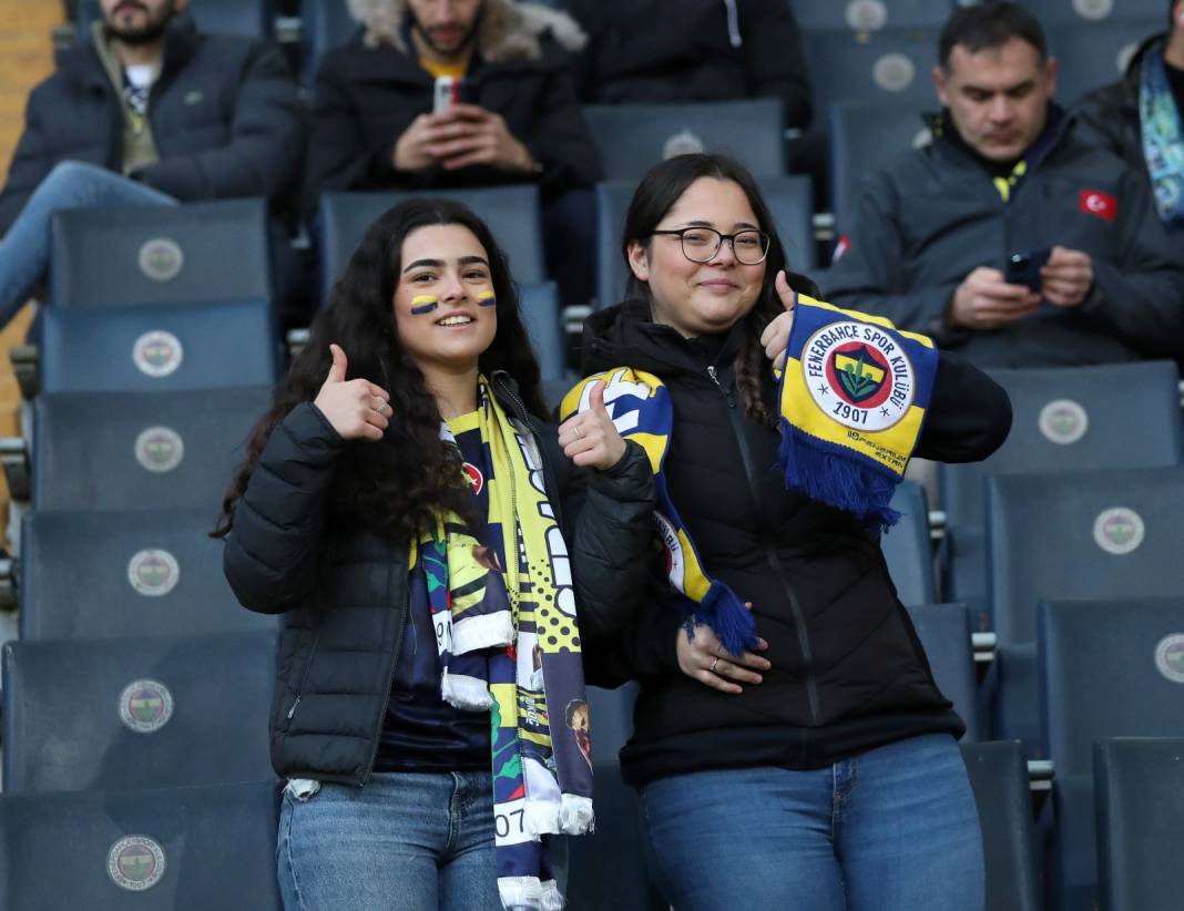 Fenerbahçe Fatih Karagümrük maçından çok özel fotoğraflar: Geri dönüş coşkusu tribünlere böyle yansıdı 8